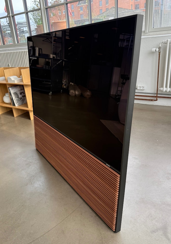 Canvas HiFi Frame Black Angle with wood grille