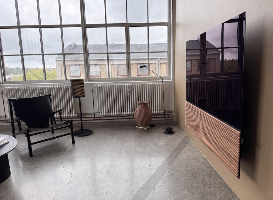 canvas-hifi-oak-silverback-speakers-on-stand