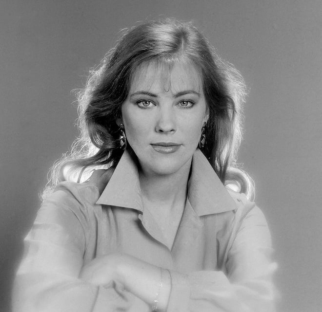 catherine-ohara-black-white