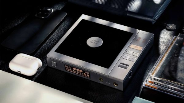 2026 Cayin CP6 portable CD Player with top closed