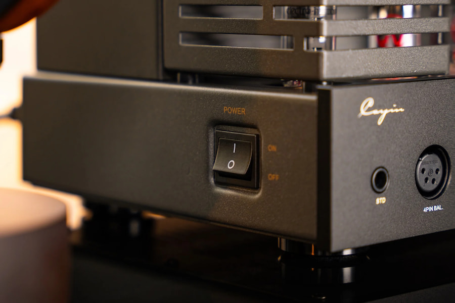 cayin-ha-1a-mk3-tube-headphone-amplifier-power-button