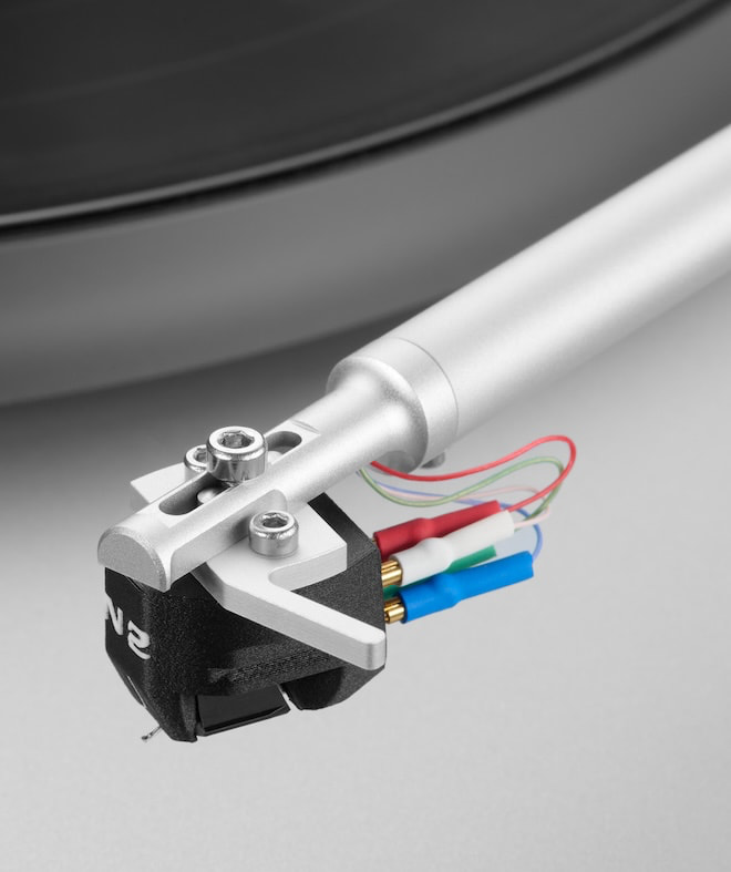clearaudio N2 MM Phono Cartridge Connected to Silver Tonearm