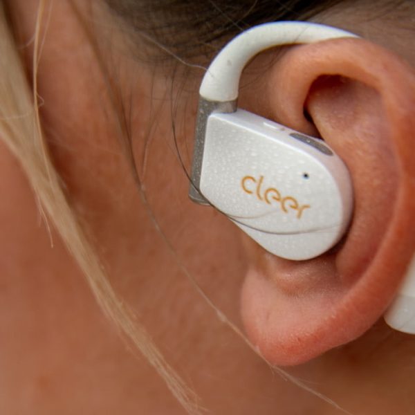 Cleer ARC 4 white on-ear bud