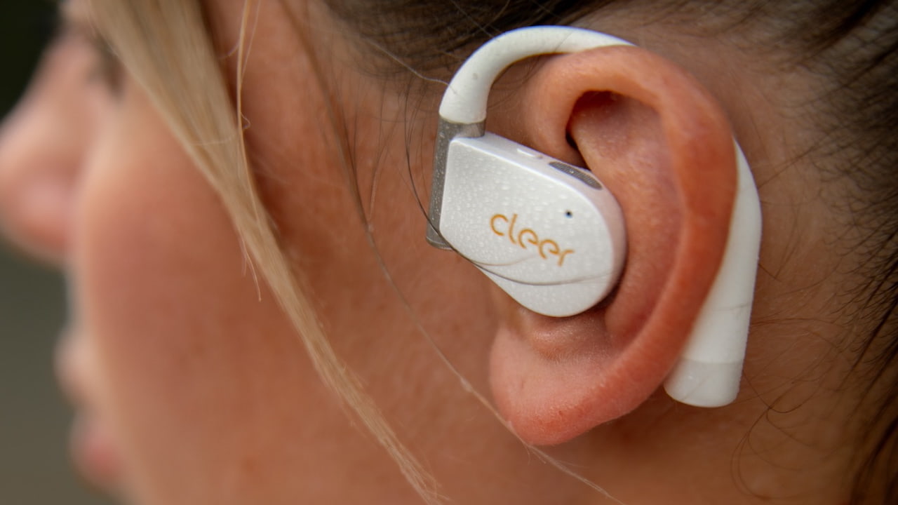 Cleer ARC 4 white on-ear bud