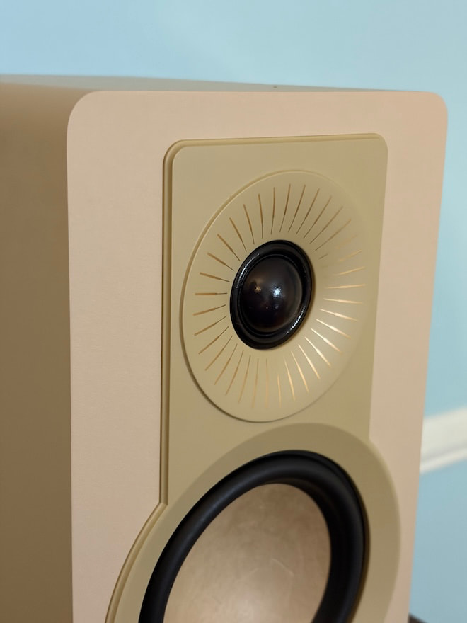 dali-kupid-caramel-white-tweeter