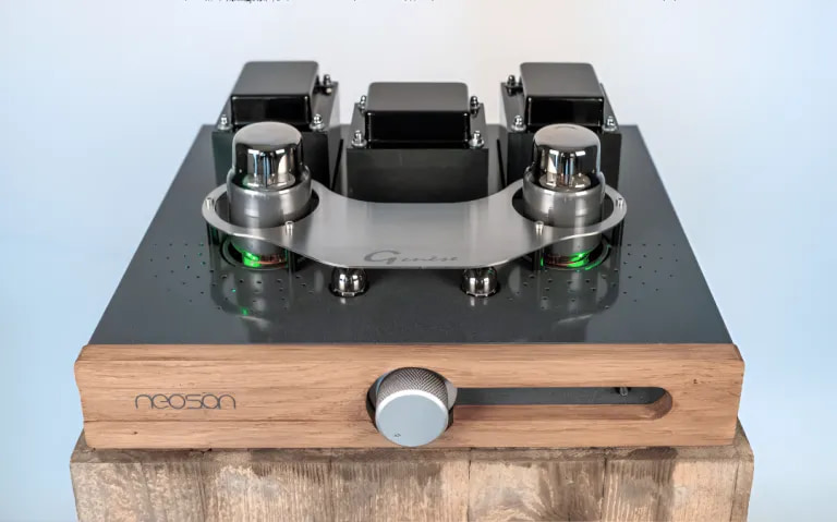 decibel-plus-neoson-genese