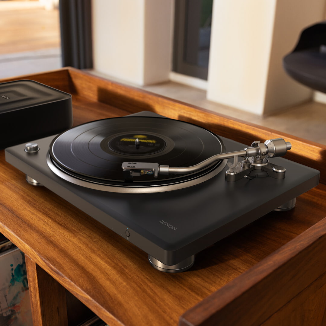 denon-dp-500bt-turntable-lifestyle-1080×1080