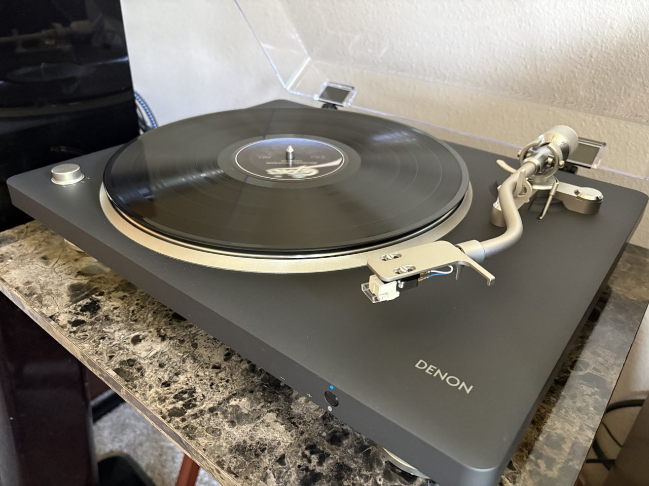 denon-dp-500bt-turntable-tonearm-angle