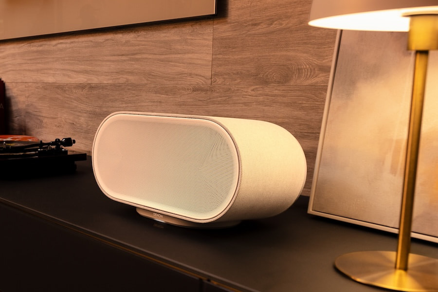denon-home-600-white-lifestyle