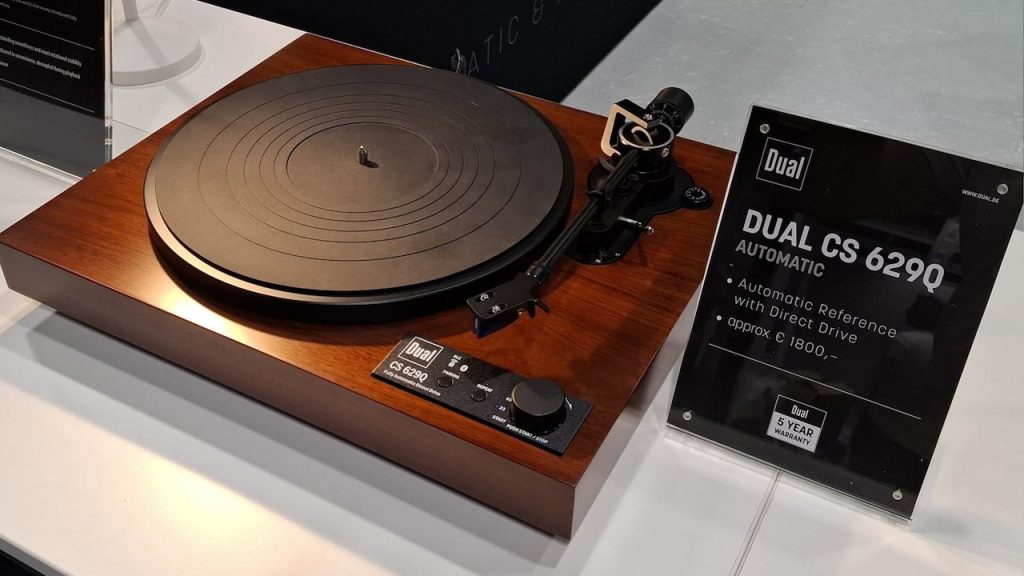 Dual CS-629Q Automatic Turntable Wood Finish at HIGH END Vienna 2026