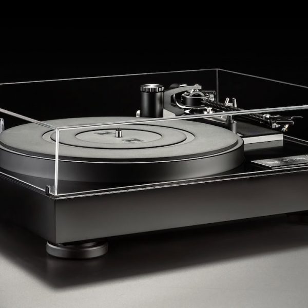 Dual CS 718Q Turntable Lid Closed Angle