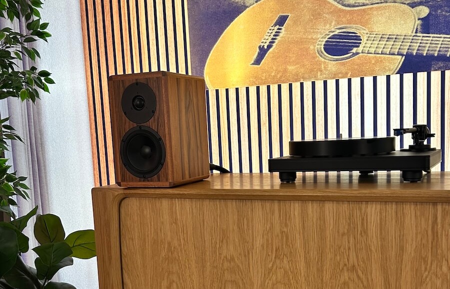 dynaudio-legend-speaker-left-axpona-2026