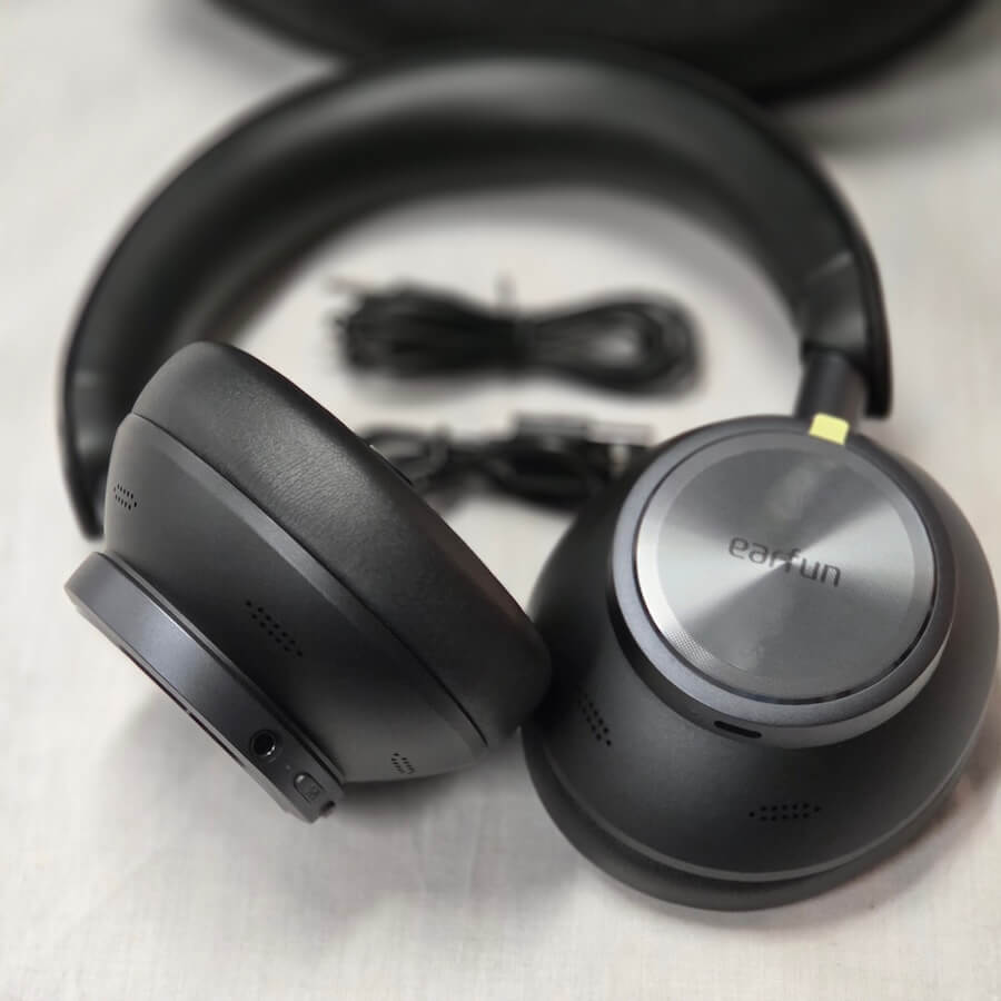 earfun-wave-pro-x-wirelss-headphones-black-bottom