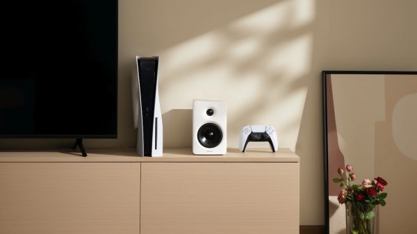 Edifier M90 Wireless Speakers Lifestyle Gaming in White