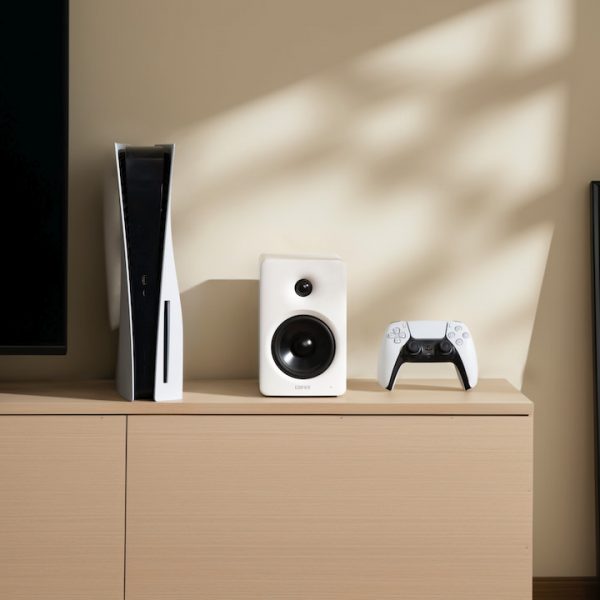 Edifier M90 Wireless Speakers Lifestyle Gaming in White