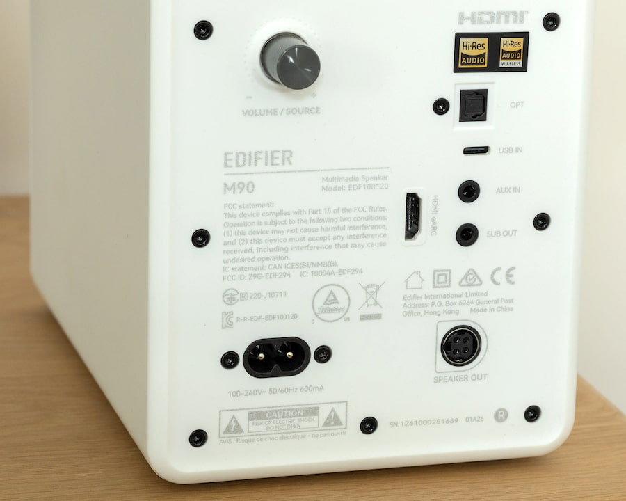 edifier-m90-rear-inputs
