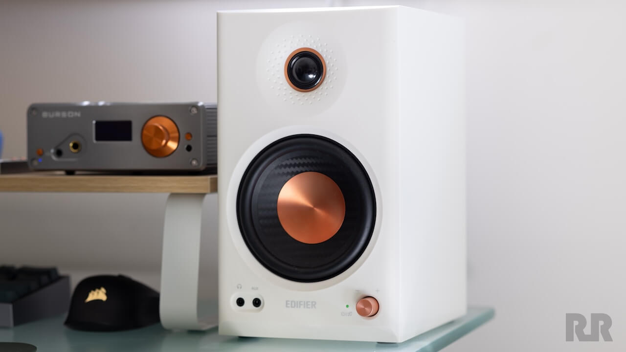Edifier MR4.5 Desktop Speakers White Lifestyle