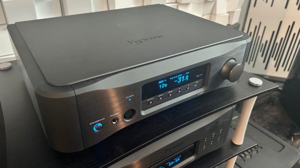 Esoteric N-05XE Network DAC Preamplifier