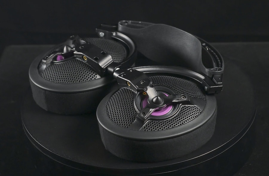 eta-uli-headphones-flat