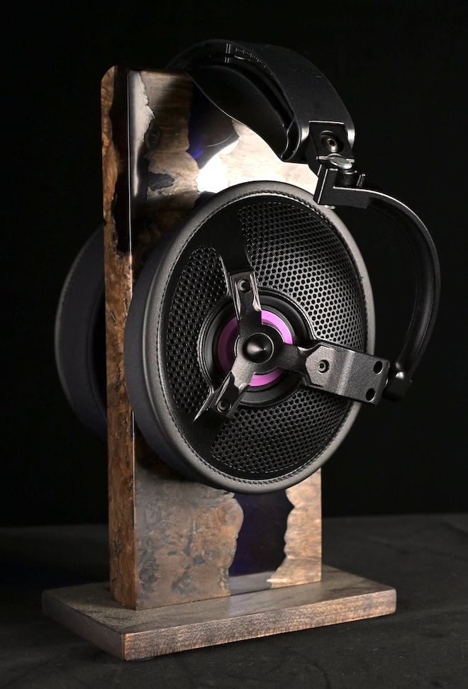 eta-uli-headphones-stand