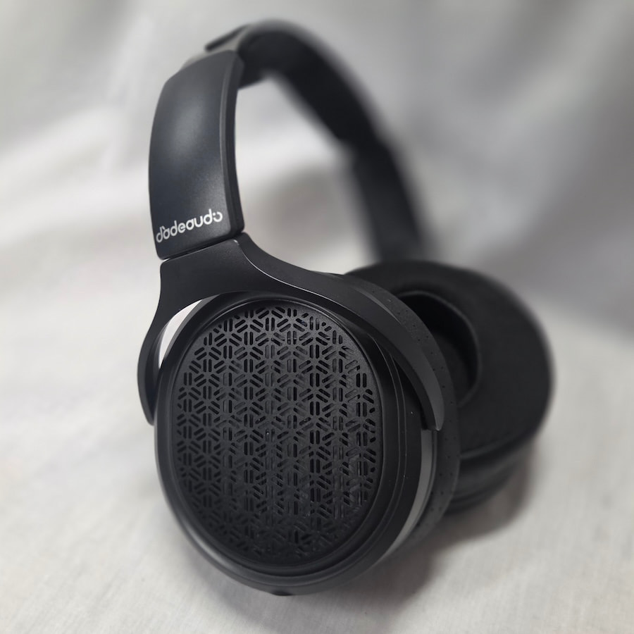 fiio-jt9-headphones-black-angle