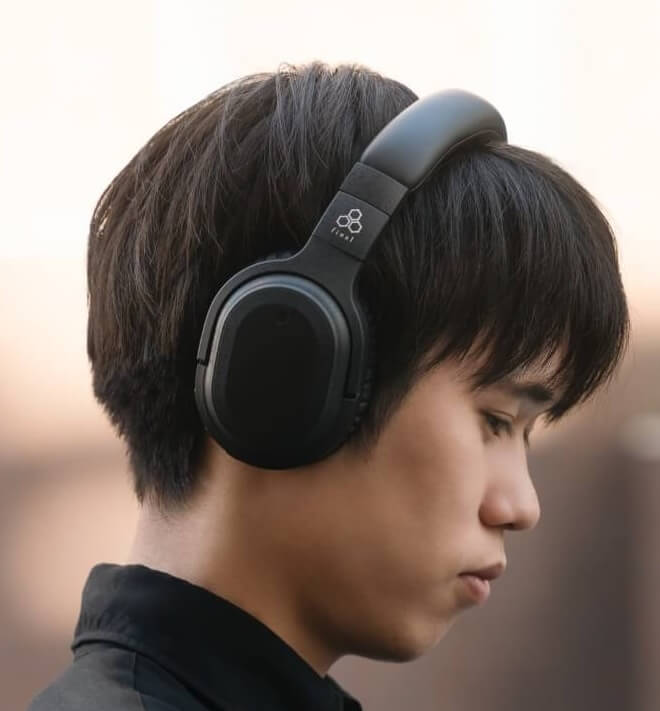 final-ux3000sv-headphones-listener-side