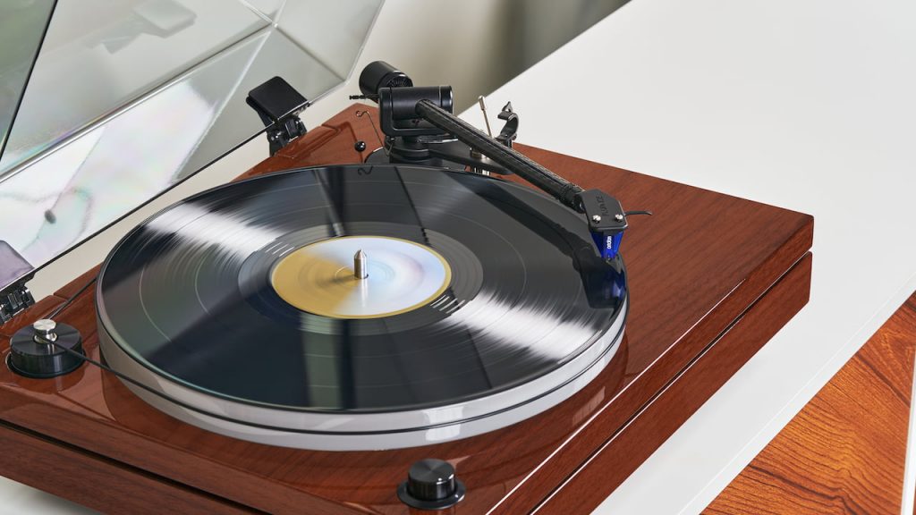2026 Fluance RT87 Dual Plinth Turntable in Walnut