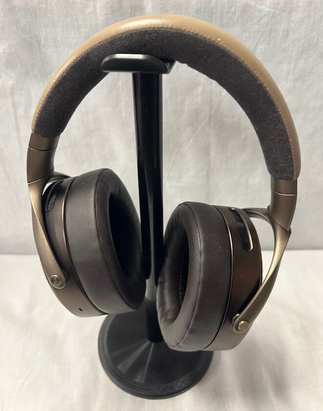 focal-bathys-mg-wireless-headphones-on-stand-back