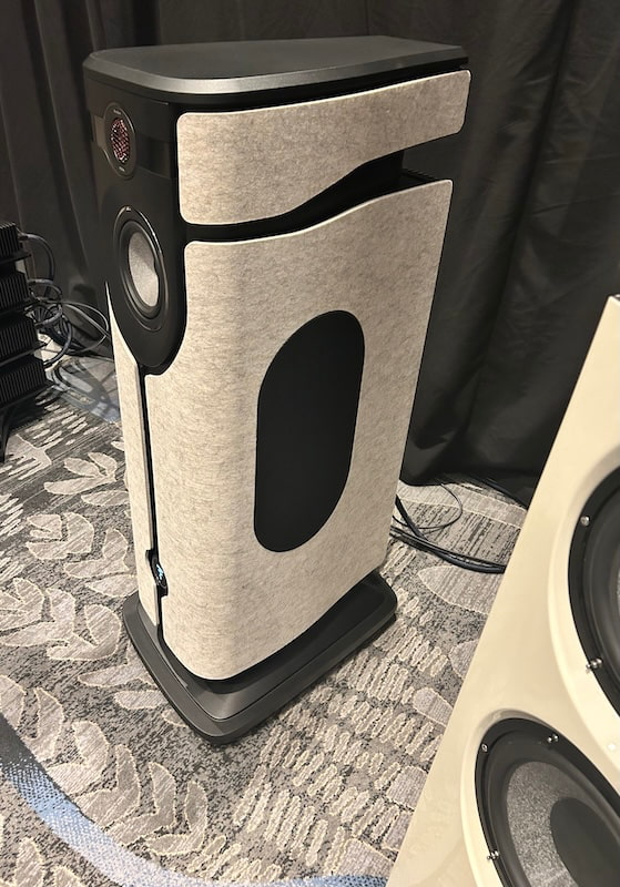 focal-diva-mezza-utopia-front-axpona-2026
