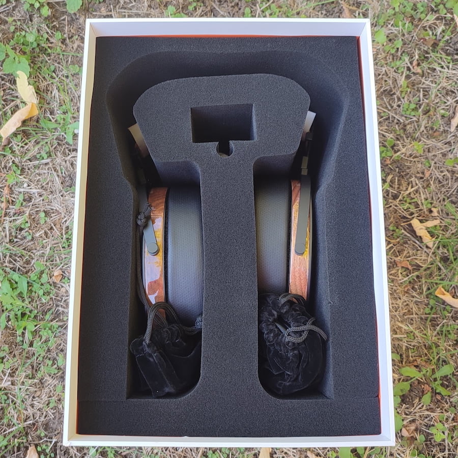 Fosi Audio i5 Open-back Planar Magnetic Headphones inside Box