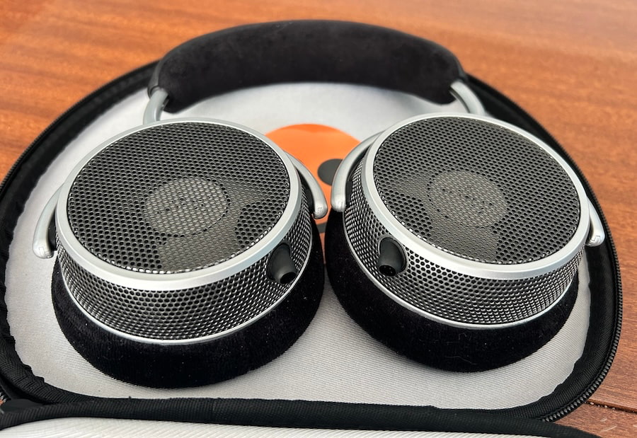 grell-oae2-headphones-bottom