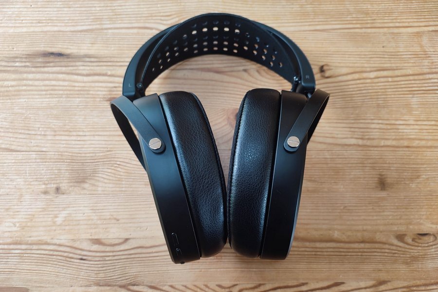 hifiman-arya-wifi-headphones-back-side