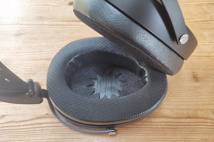 hifiman-arya-wifi-headphones-earpads