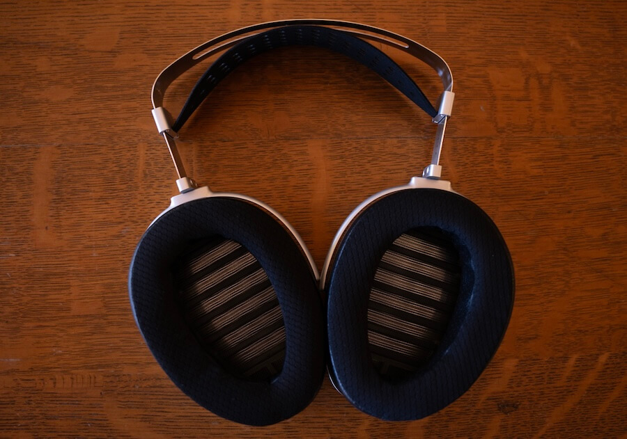 hifiman-he1000-unveiled-earcups-inside