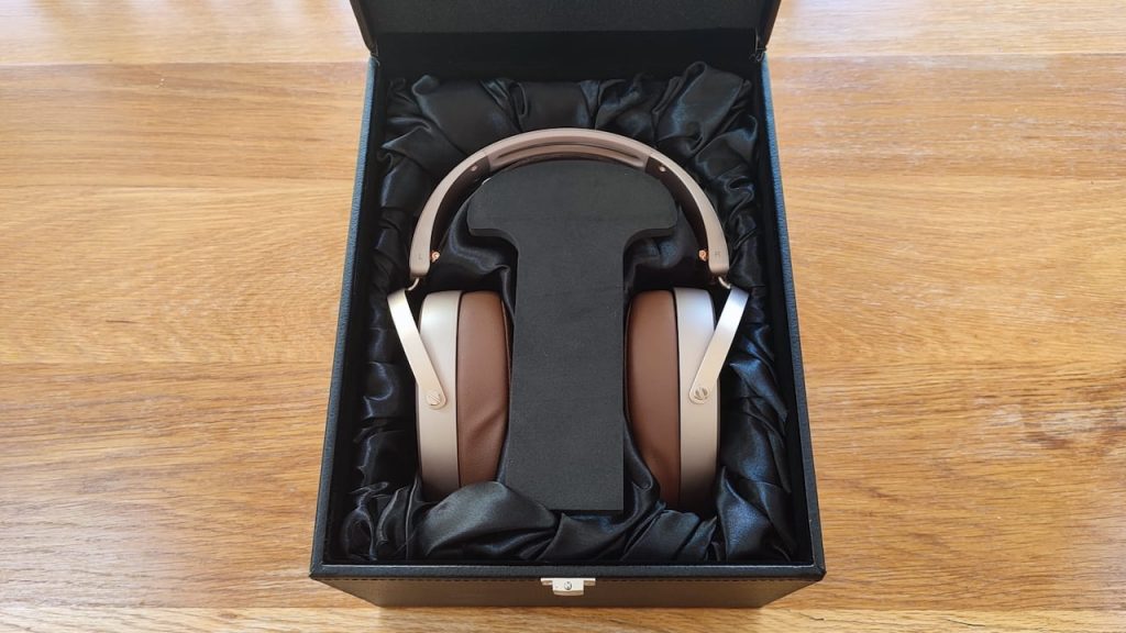 HiFiMAN HE1000 WiFi Wireless Planar Magnetic Headphones in the Box