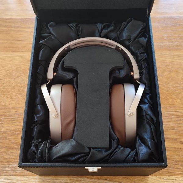 HiFiMAN HE1000 WiFi Wireless Planar Magnetic Headphones in the Box