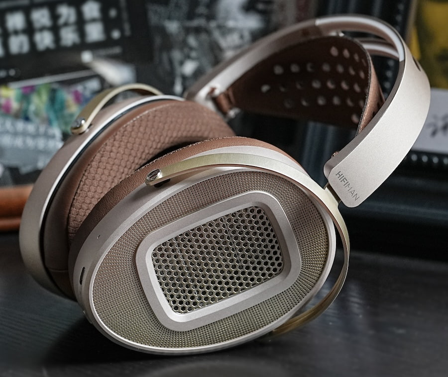 hifiman-he1000-wifi-headphones-lifestyle