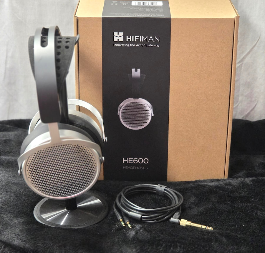 hifiman-he600-headphones-with-package