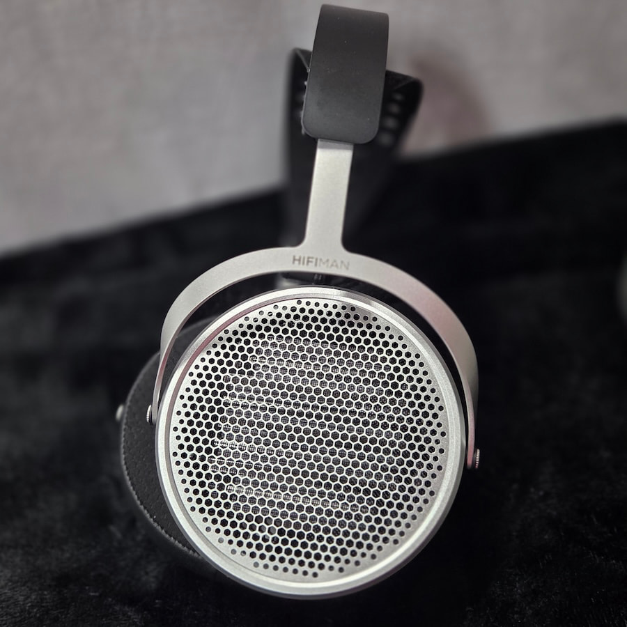 hifiman-he600-open-back-headphones-side