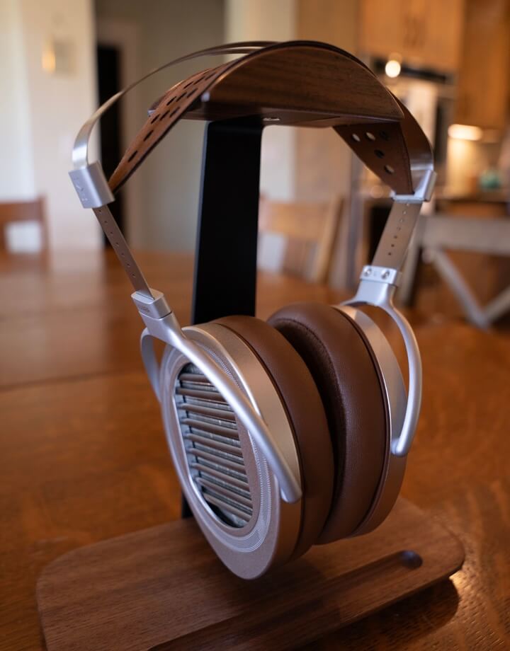 hifiman-susvara-unveiled-headphones-angle-stand