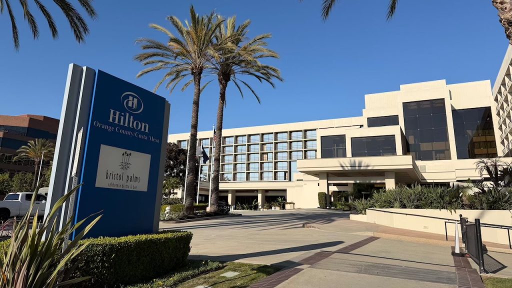 Hilton Orange County/Costa Mesa Hotel Exterior and Sign