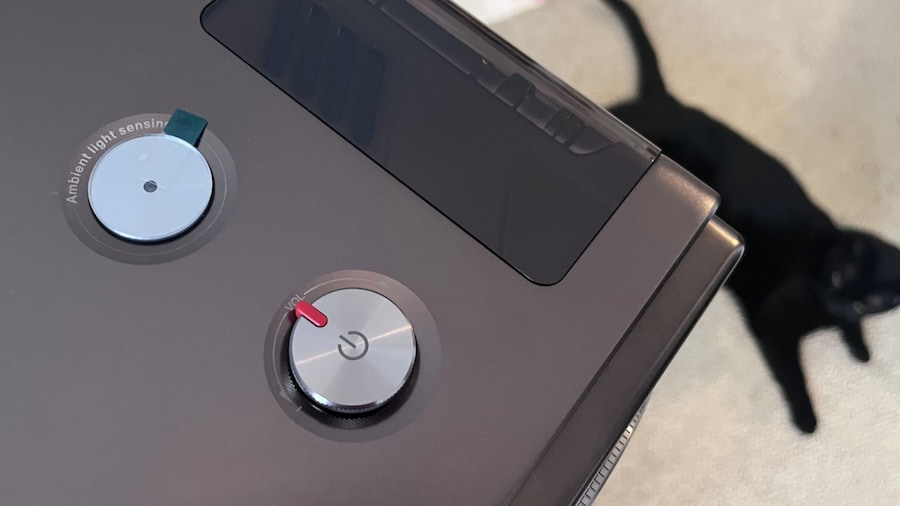 hisense-xr10-top-control-dial-power