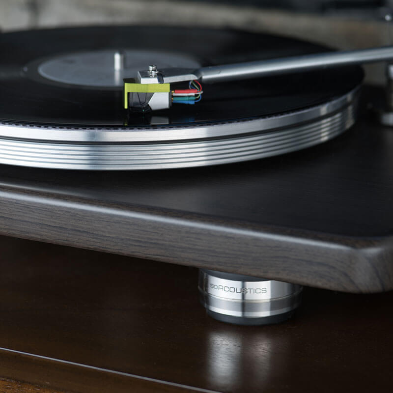 isoacoustics-orea-under-turntable