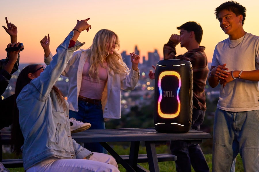 jbl-partybox-130-lifestyle