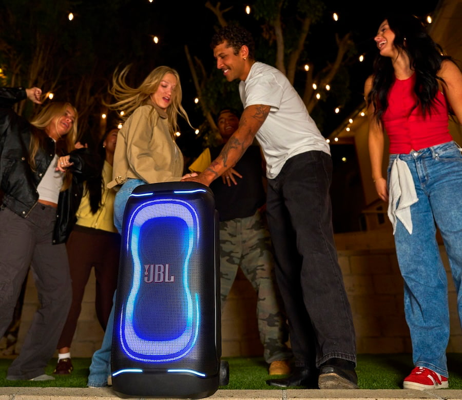 jbl-partybox-330-lifestyle