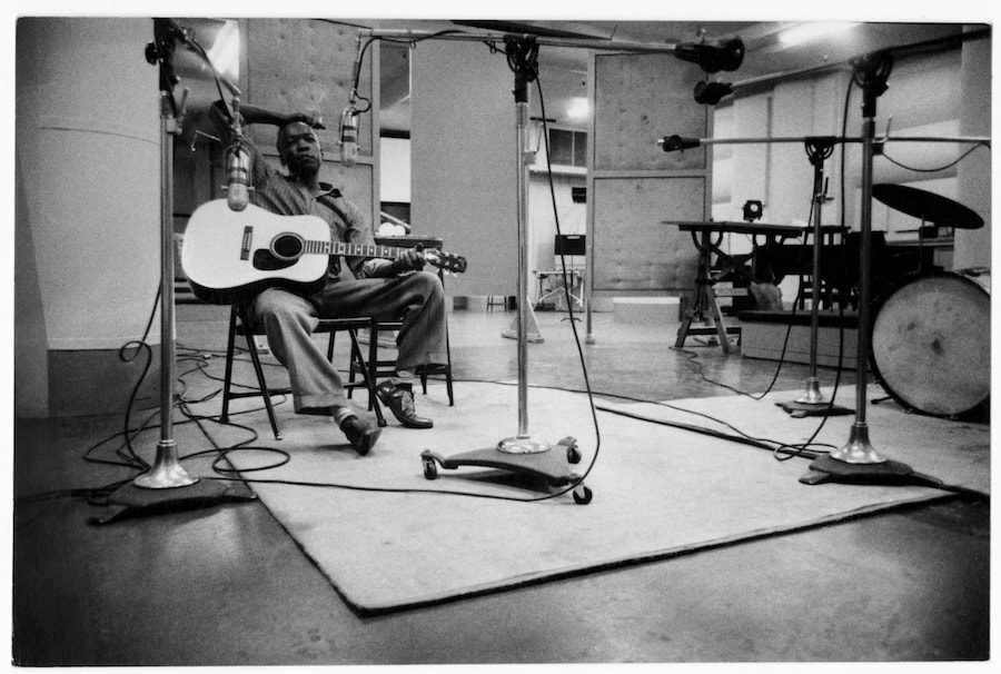 john-lee-hooker-in-studio