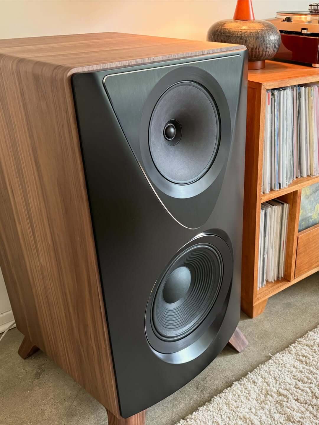 jones-cerreta-speaker-lifestyle-1