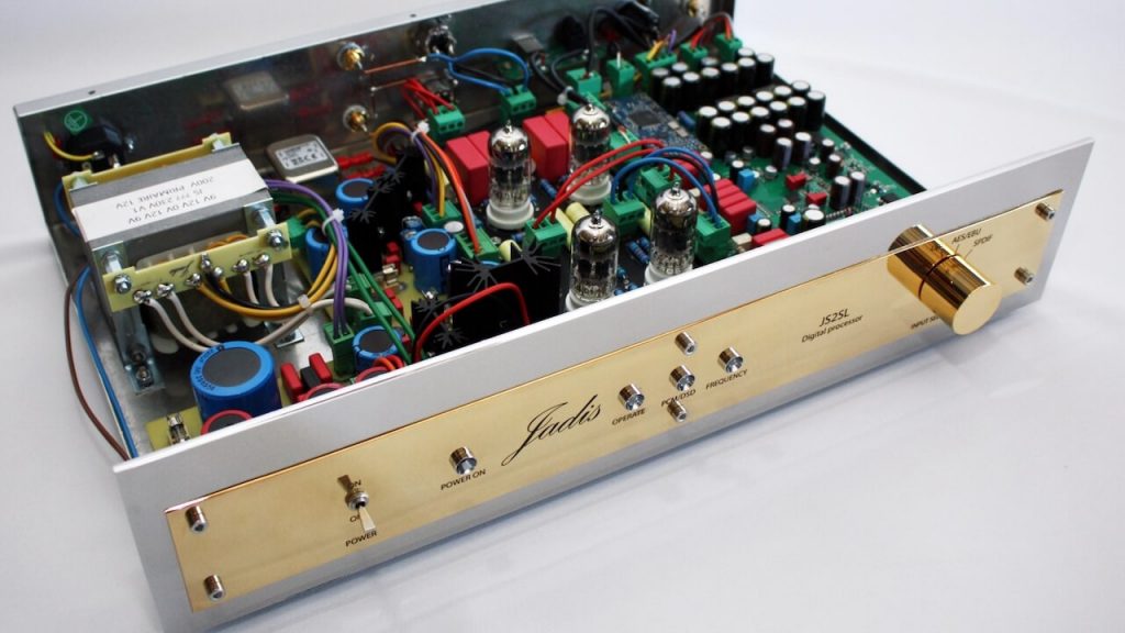 JADIS JS2 SL DAC Front Angle Top Open