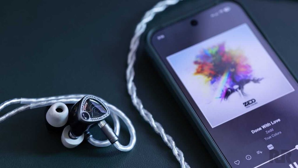 Juzear Light Shuttle IEMs Wired with phone