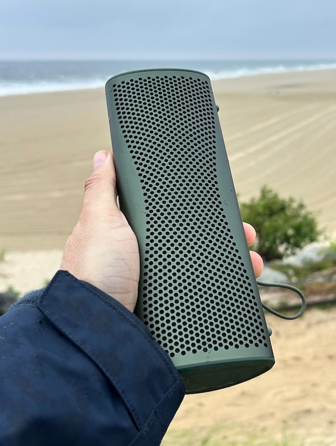 kef-muo-in-hand